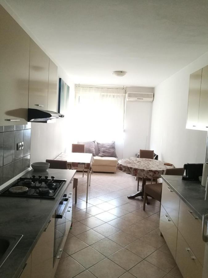 Nice And Cozy Two Single Bed Room 斯普利特 外观 照片