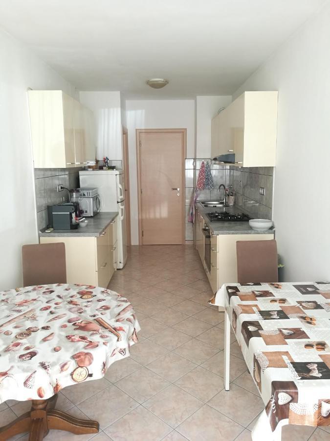 Nice And Cozy Two Single Bed Room 斯普利特 外观 照片