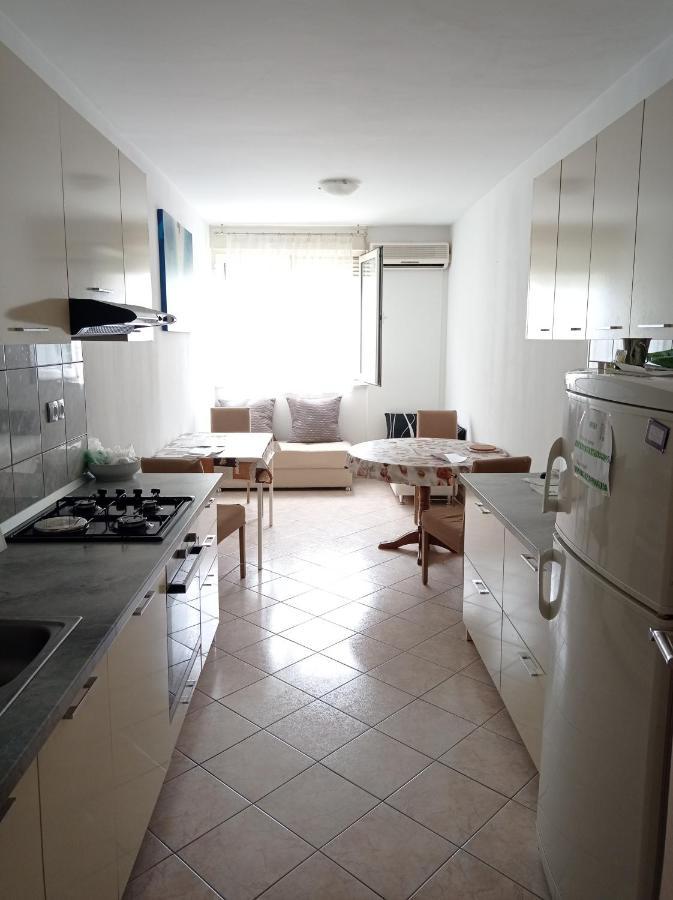 Nice And Cozy Two Single Bed Room 斯普利特 外观 照片